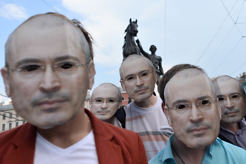 Flash-mob in support of Mikhail Khodorkovsky held in St. Petersburg