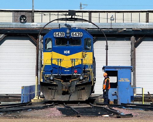 railroad chicago ice minnesota train south railway trains iowa turntable eastern dakota huron railfan roundhouse cnw