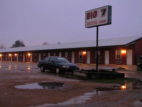 night mississippi dusk motel delta smalltown standingwater belzoni plasticsigns vintagemotel