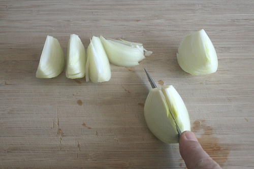 13 - Zwiebel grob zerkleinern / Hackle onion