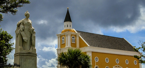 ocean city sea church monument netherlands colors dutch yellow statue temple photo capital picture pic queen curacao caribbean willemstad antilles wilhelmina