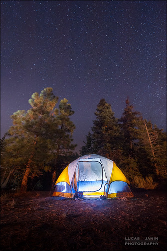 california longexposure blue camping usa white plant color tree yellow night plante star nikon outdoor tent nikkor campground nuit arbre blanc couleur iso1600 lightroom tente f40 sanbernardino longueexposition 14mm 300sec nikond700 lucasjanin afsnikkor1424mmf28ged lightroom4