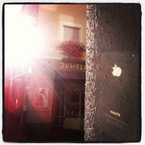 sunset reflection apple square lofi squareformat sunbeam iphoneography instagramapp uploaded:by=instagram