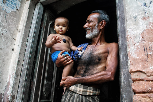 portrait smile happy child grandfather grandpa portraiture dhaka 1855mm bangladesh savar 450d birulia russelljohn