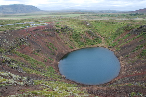 blue lake circle golden iceland explosion crater kerið