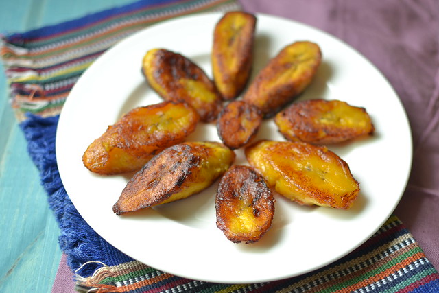 Learn how to make fried plantains that become sweet and caramelized.