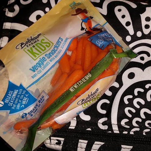 Mama just unleashed tremendous flavor in her lunch thanks to @bolthousefarms (not just for) kids! #ad #snackmob #lilburghers 25 calories of delish! #carrots