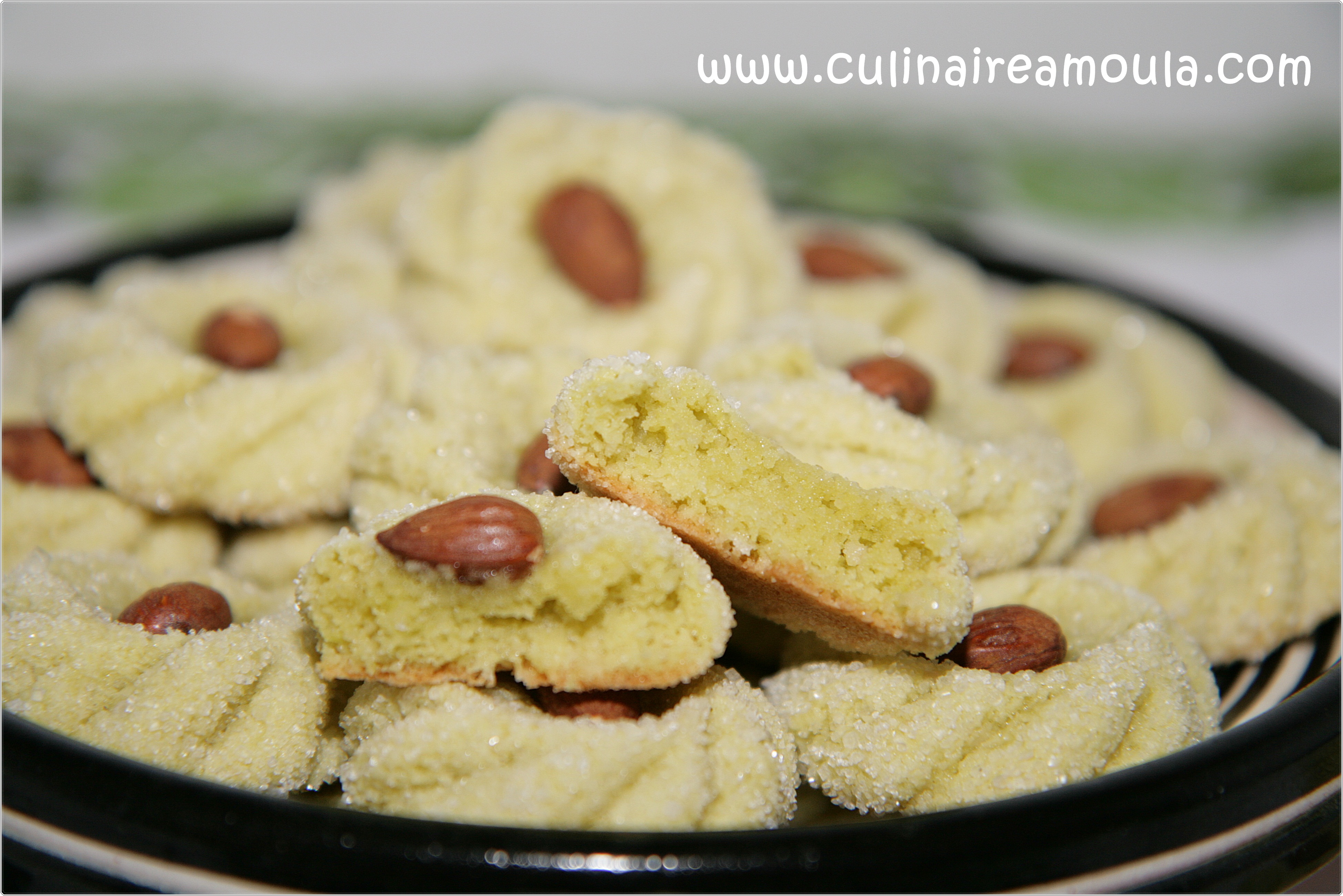 Gheriba à la pistache #gheriba #pistache #amande #rose #marocaine  http://www.culinaireamoula.com/article-gheriba-a-la-pistache-120487841.html