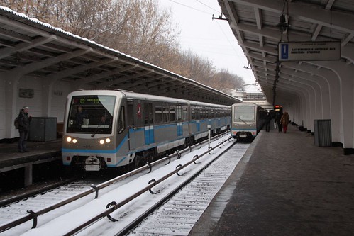 Up and down trains pass above ground at Фили (Fili) station