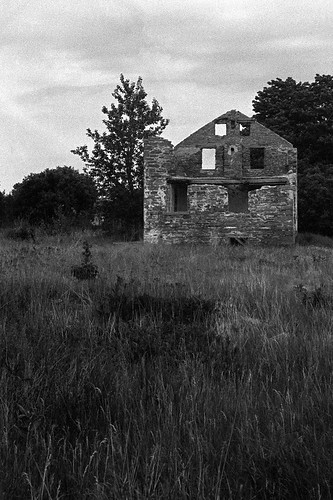 house ontario canada abandoned film stone ruin johnstown ilfordfp4