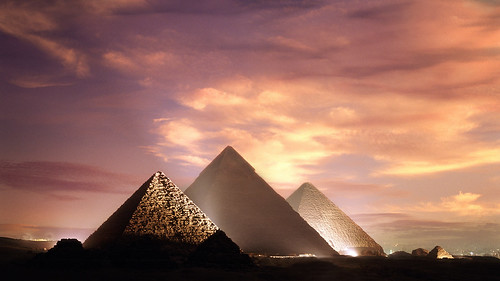 africa travel sky history cemetery evening twilight gloomy pyramid dusk egypt middleeast nobody landmark worldheritagesite serenity glowing giza necropolis africans egyptians middleeasterners burialsite ancientperiodorstyle pyramidsofgiza northafricans gizagovernorate