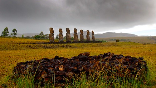 chile rain day cloudy moai easterisland rapanui isladepascua ahuakivi miguelyn bestcapturesaoi elitegalleryaoi