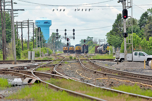 tracks trains signals railroadtracks railroadsignals csx fostoriaohio csxtrains csxcolumbussubdivision csxinfostoriaohio
