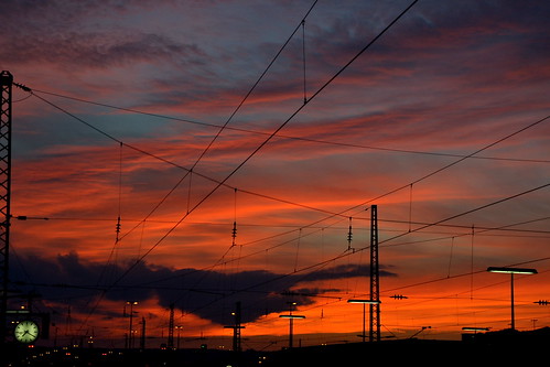 sunset clock clouds germany bayern deutschland bavaria sonnenuntergang wolken bahnhof september railwaystation cables masts passau kabel uhr masten nikond3100