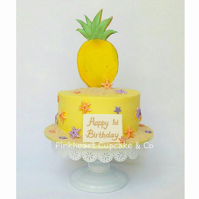 Pineapple Themed Cake by Pinkheart Cupcake & Co