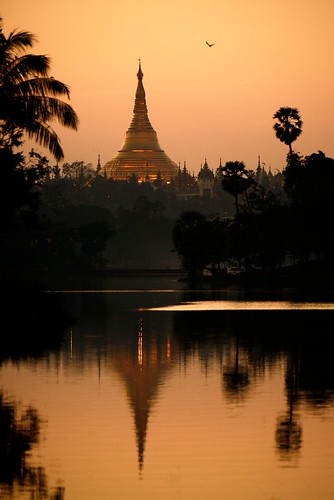 sunset golden nikon yangon burma stupa myanmar shwedagonpagoda d800 80200mmf28d zedidaw greatdagon
