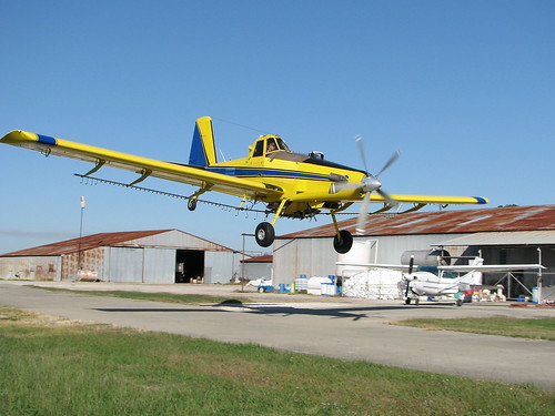 yellow plane canon airplane flying wings louisiana aviation powershot ag agriculture propeller turbine prop turboprop 602 cropduster propjet airtractor at602