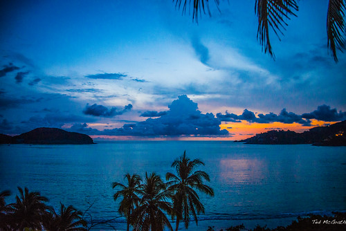 travel sunset sky orange reflection water silhouette clouds mexico playa palmtrees pacificocean bluehour zihuatanejo lue backlighted cean zihuatanejobay tedsphotos zihuatanejoguerrero