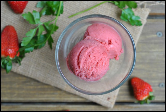 5 Minute Healthy Strawberry Frozen Yogurt 3