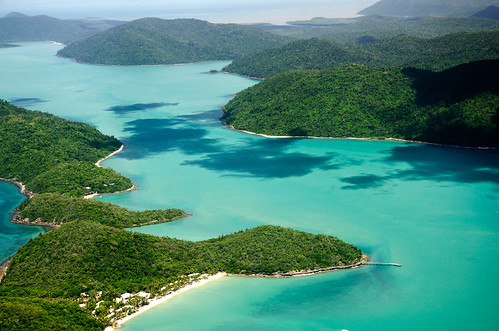 ocean greatbarrierofreef coral water blue azure turquoise land island lines whitsundays australia classic postcard