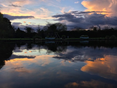 reflections clouds sunset sundown dusk mill house pub pond north warnborough odiham hook hampshire spring april 2017