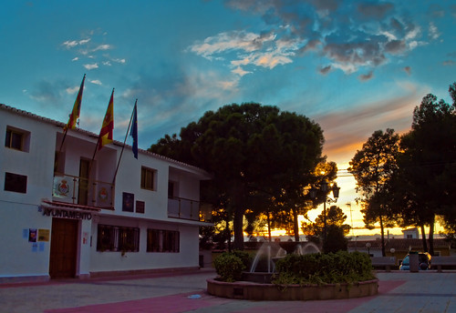 sunset españa fountain valencia town spain village pueblo fuente ayuntamiento loriguilla