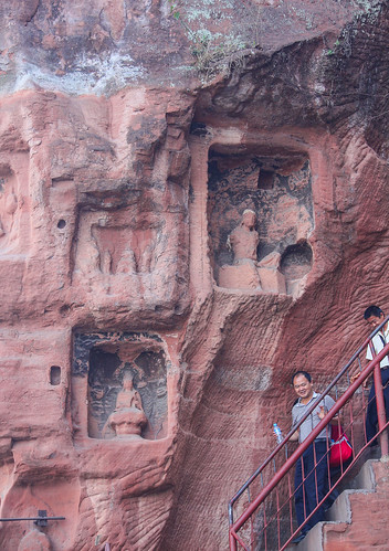 voyage china temple leshan sichuan falaise sculptures escalier chine niches visiteurs 2013 bouddhagéant