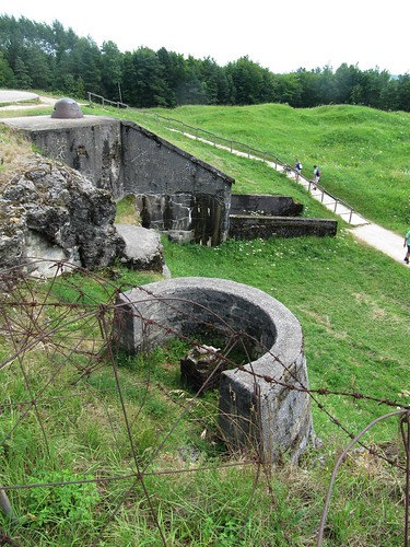 fort ww1 worldwar1 verdun battlefeild douaumont ossary