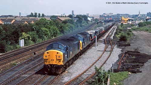 train railway britishrail doncaster southyorkshire freighttrain class37 37031 37020 hexthorpe