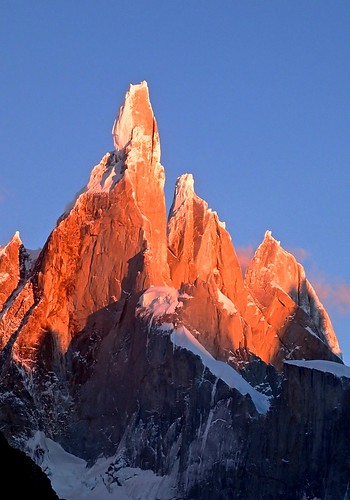 patagonia santacruz argentine sunrise scenery climbing mountaineering cerrotorre glaciargrande