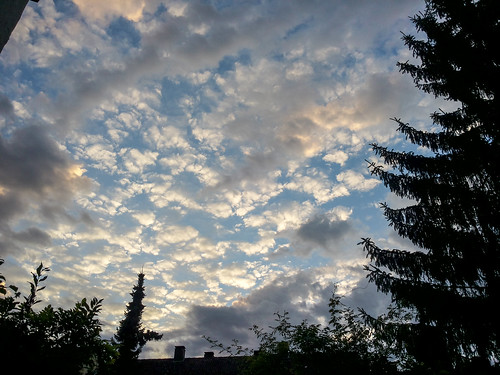 sky clouds germany early wiesbaden hessen hesse schönbergstrasse