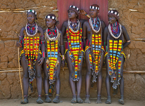 africa girls people color horizontal hair outdoors togetherness necklace colorful day friendship african traditional culture shell jewelry ornament clay beautifulwoman bead omovalley pearl tradition ethiopia tribe onthemove hamar portrair hamer frontview lifestyles hornofafrica inarow ethnology omo eastafrica brightcolour braidedhair traditionalclothing realpeople cowry blackskin smallgroupofpeople beautify 1617years fulllenght cauri 5people redochre turmi colourimage africanethnicity semidress 8321 ethiopianethnicity hamerbena hammerbena omo138321