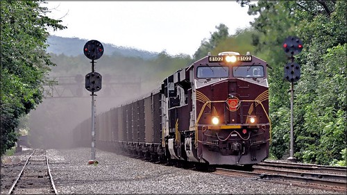 railroad heritage train pittsburgh pennsylvania ns norfolk railway southern pa coal ge prr gevo es44ac
