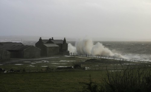 storm waves stormsurge allonbybay solwaycoast dubmillpoint seacroftfarm