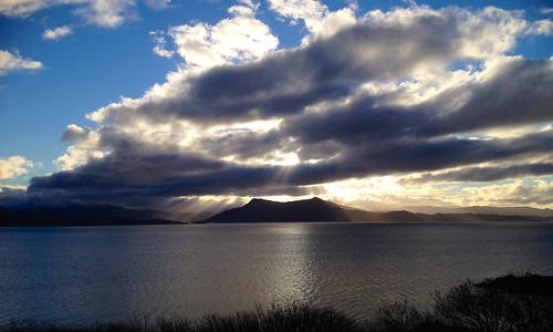 morning blue sky weather landscape scotland highlands nikon scottish dry rays iphone soundofsleat sabhalmòrostaig d5000 dubhard rainhasstoppedatlast