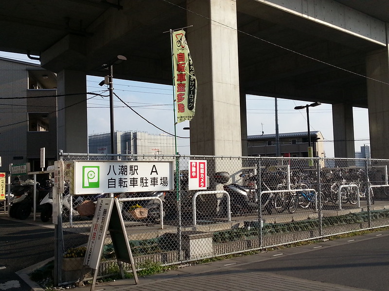 Parkiran sepeda di stasiun Yashio