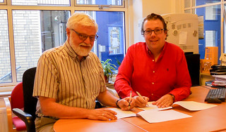 Ondertekening overeenkomst de Bibliotheek op school in Stompwijk