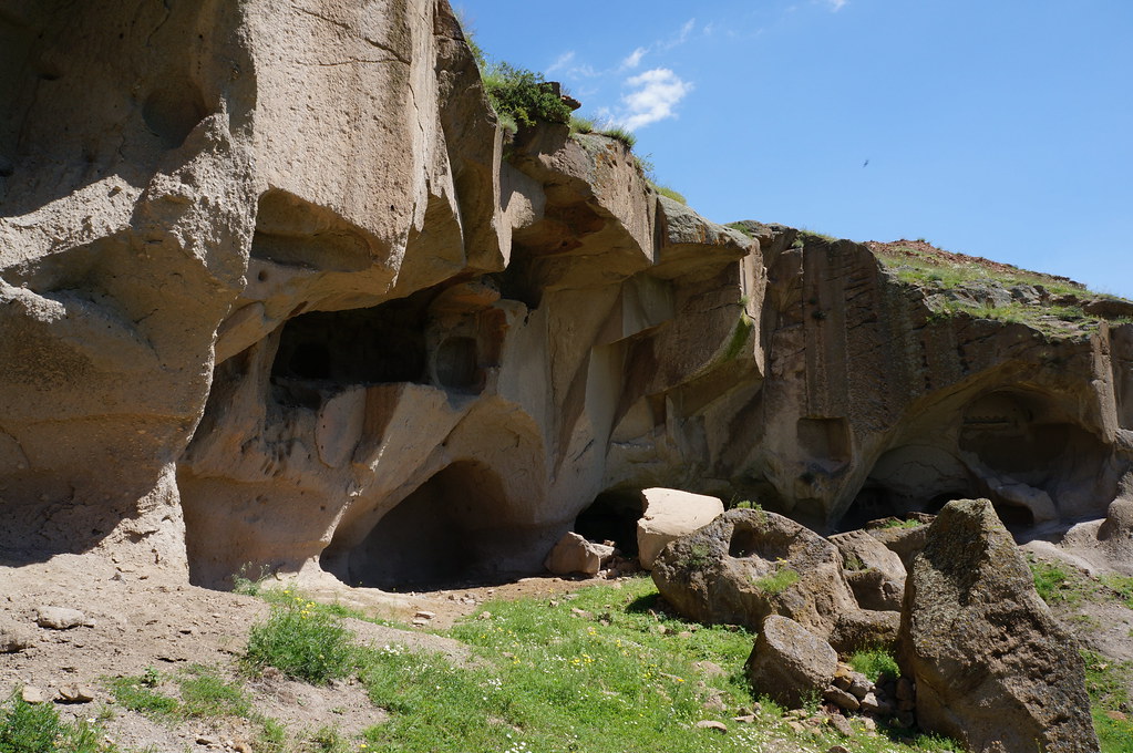 Caves in Ani