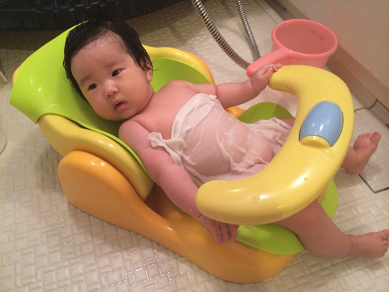在庫僅少】 バスチェア 赤ちゃん はじめてのお風呂から使えるバスチェア アップリカ