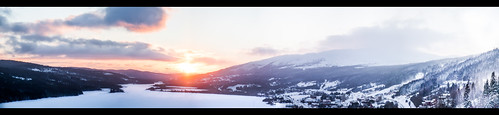 city blue houses winter sunset red sky people panorama orange sun white house lake snow ice by pine clouds forest canon hotel frozen hand sweden north wide free held tress jämtland frozenlake hotell åre tott canoneos5dmarkii totthotell canonef2410540lisusm totthotel årekommun åreby årecity