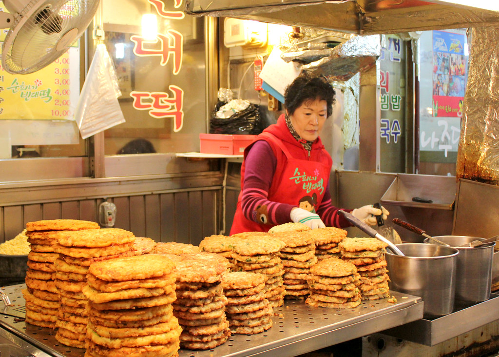 gwangjang-market-pancake-stall
