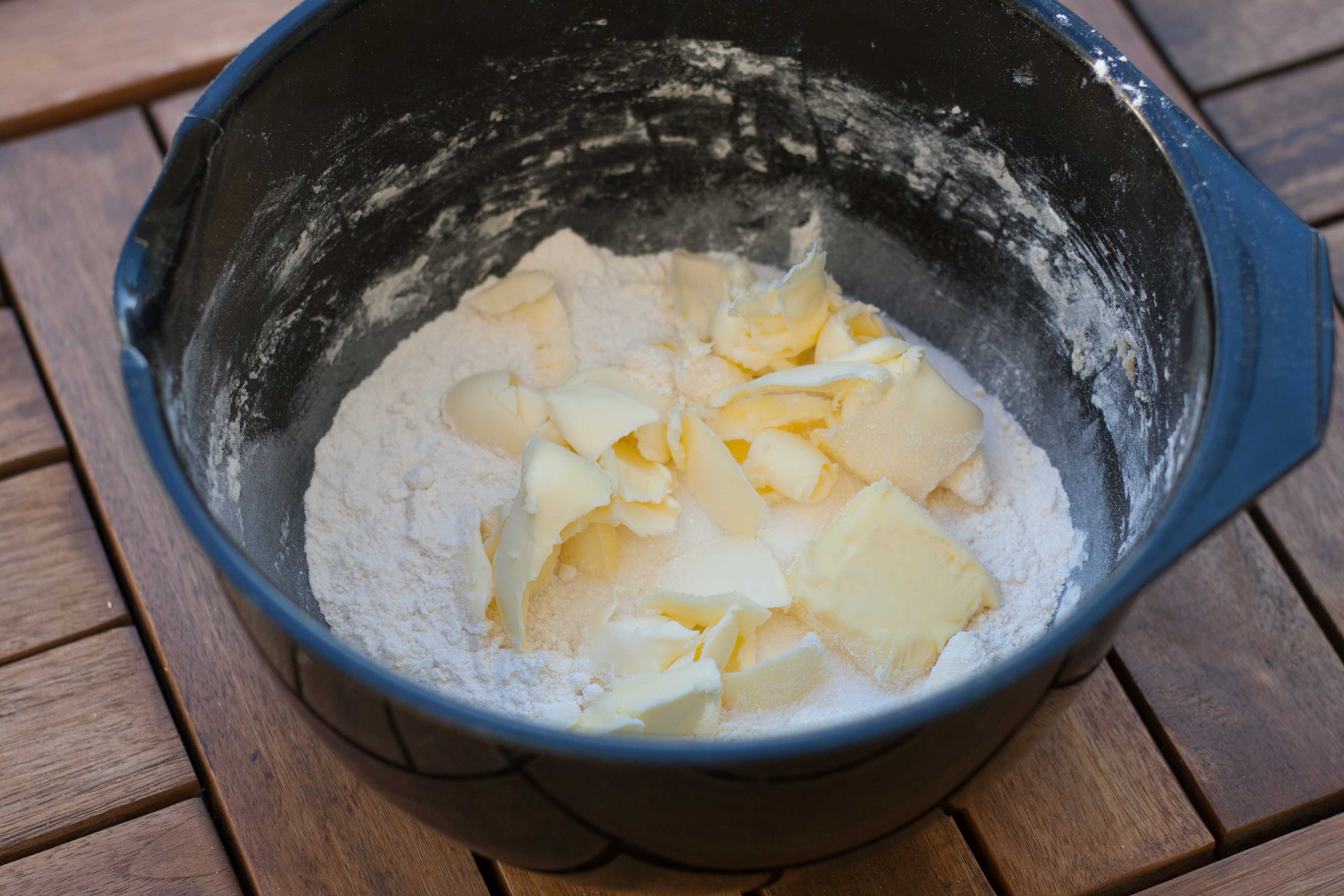 Opskrift på den nemmeste hjemmelavede æbletærte med smuldredej