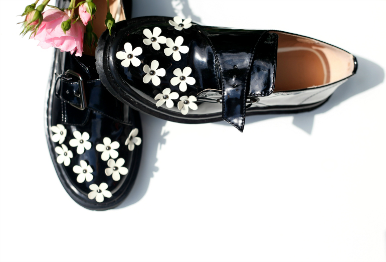 asos machine shoes, asos shoes, floral shoes, flower shoes, zomerschoenen, asos schoenen, zwarte schoenen, holografische schoenen