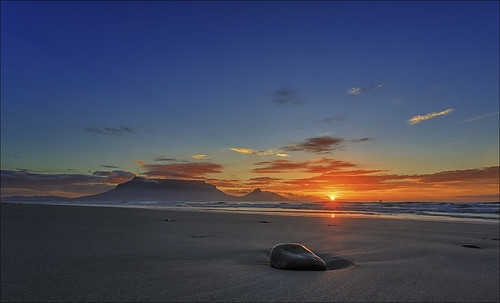 sunset sea night southafrica seaside sand capetown masks sunsetbeach luminosity canonef1740mml canoneos6d pwpartlycloudy {vision}:{sunset}=088 {vision}:{outdoor}=099 {vision}:{clouds}=0952 {vision}:{car}=0724 {vision}:{sky}=099