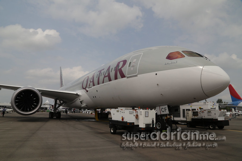 Qatar Airways Boeing 787 Dreamliner A7-BCF in Singapore for the Airshow.