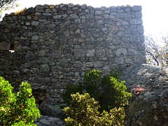 Ruines d'une tour du castellu médiéval de Nota