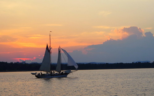 sunset lake evening harbor dusk michigan superior marquette cruises