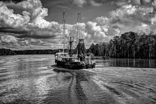 blackandwhite canon boat louisiana unitedstates bayou swamp wetlands cypress berwick hdr shrimpboat photomatix stmaryparish bayouchene canonrebel3ti ilobsterit