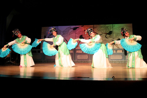 Chinese Fan Dancers Photo by Sherrie Thai of ShaireProductions.com