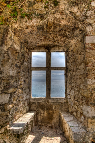 wall architecture canon vanishingpoint mediterranean cotedazur wideangle oceanview fortress hdr durchblick roquebrune canonefs1022mmf3545usm seeblick ultrawideangle canonefs1022 canon7d